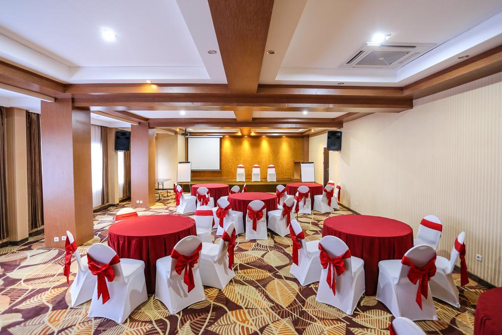 Sylvia Hotel Premier Kupang Kupang  Kültér fotó