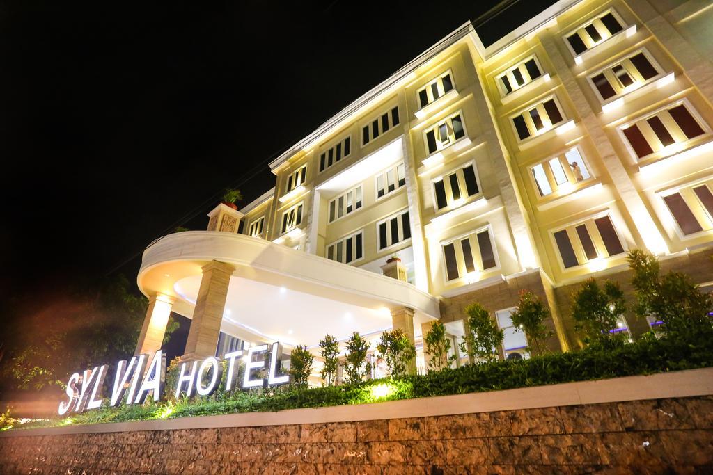 Sylvia Hotel Premier Kupang Kupang  Kültér fotó